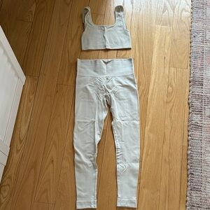 SET Active Cream Leggings and Top Set